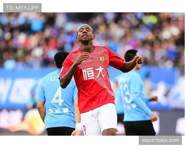 阿利松荣膺PFA年度最佳门将，展现出非凡实力与领导力状态回暖